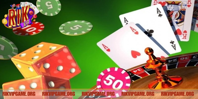 Poker là một trò chơi kết hợp may mắn và chiến thuật